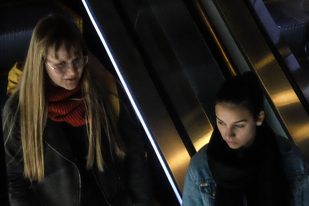 escalator-women-(1-av-1)